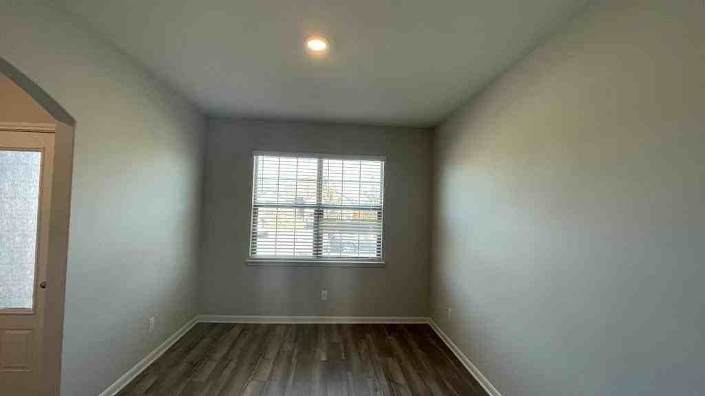 137 Emma Dr - Photo 7 of 40
