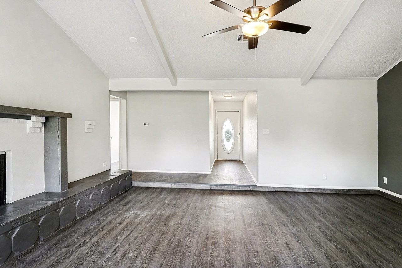 2705 Warren Ln - Photo 4 of 21