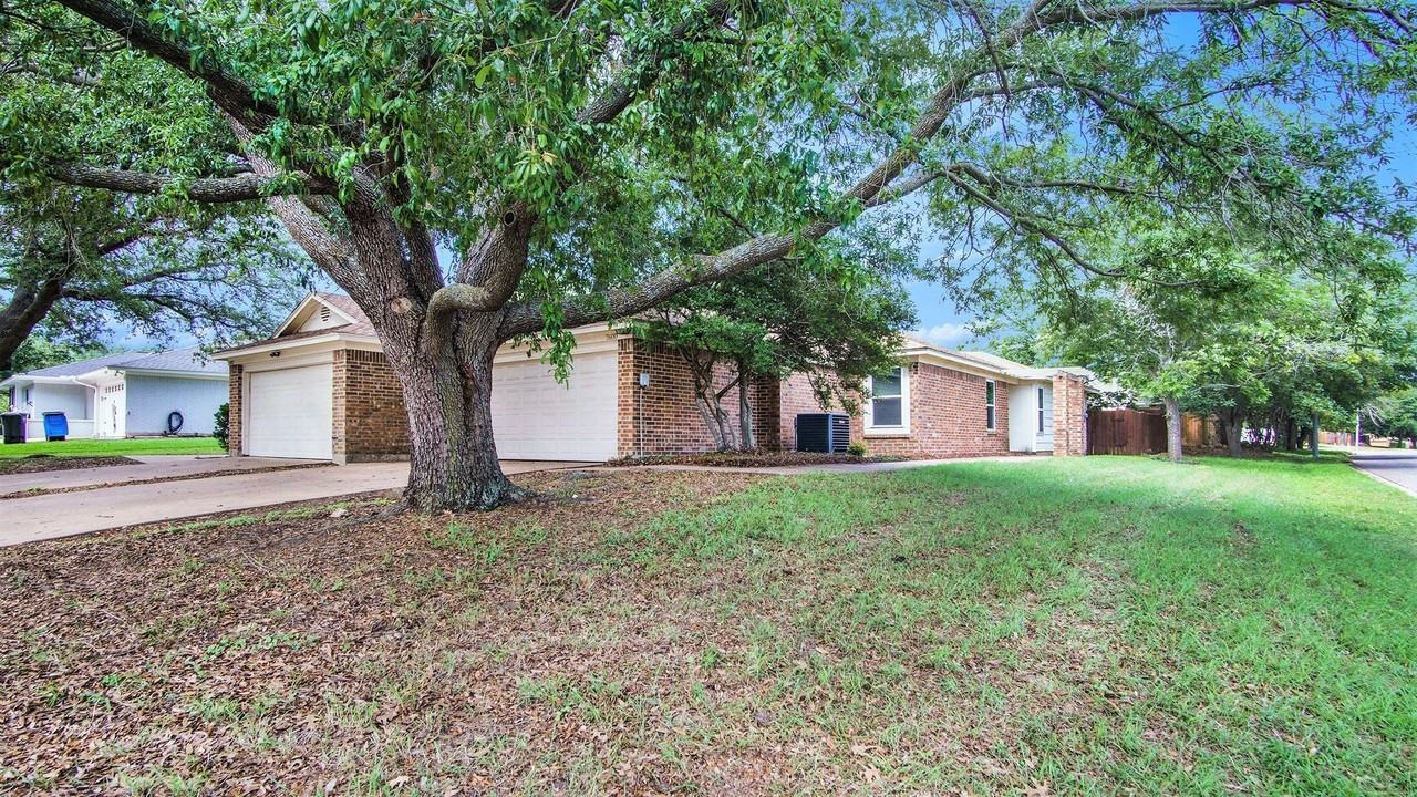 7600 Silveridge Dr