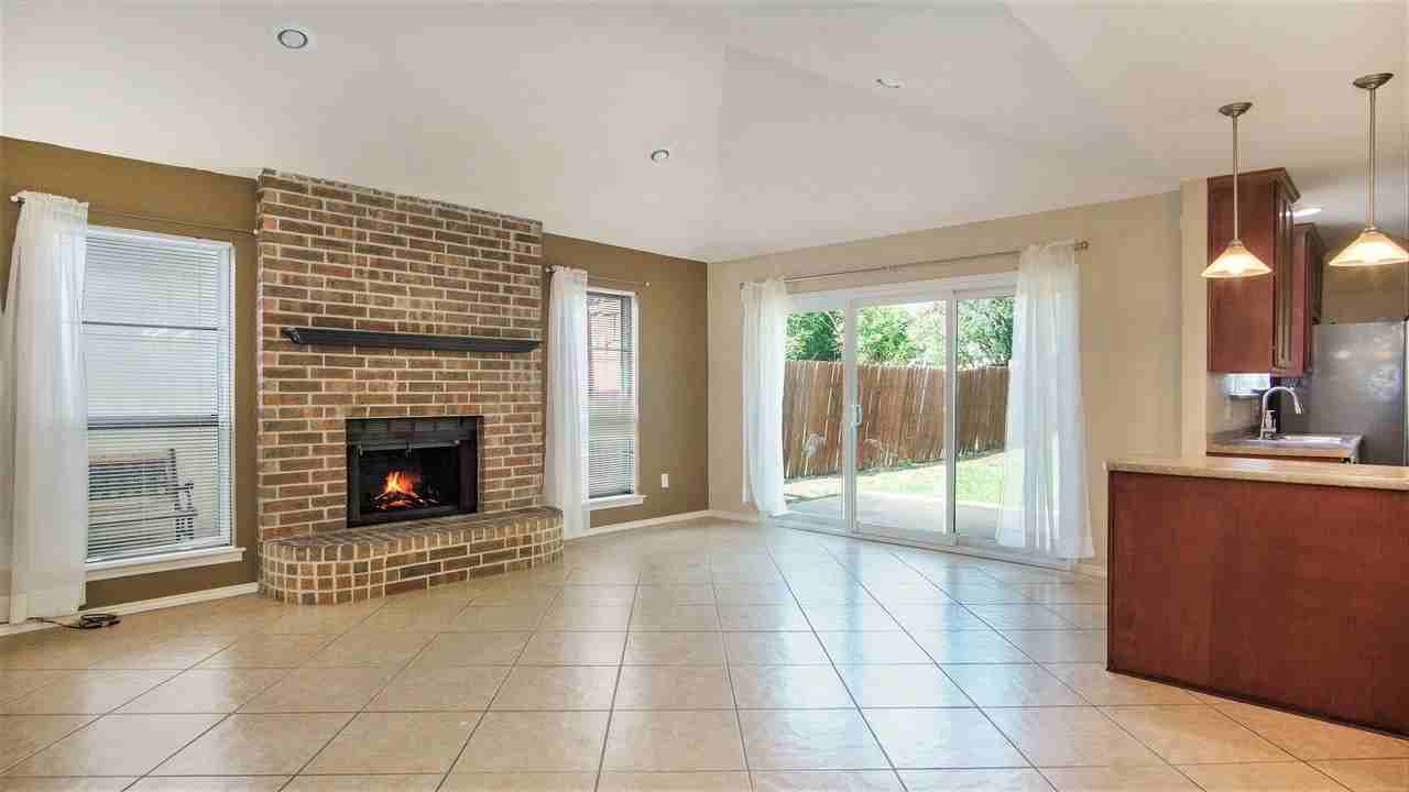 7600 Silveridge Dr - Photo 5 of 24