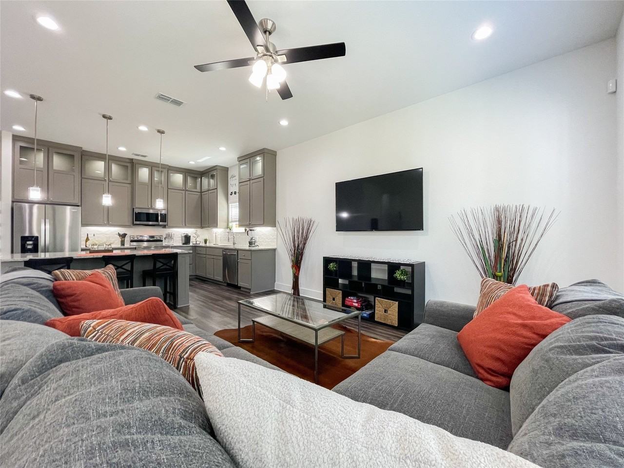 1838 Life Ave - Photo 4 of 17