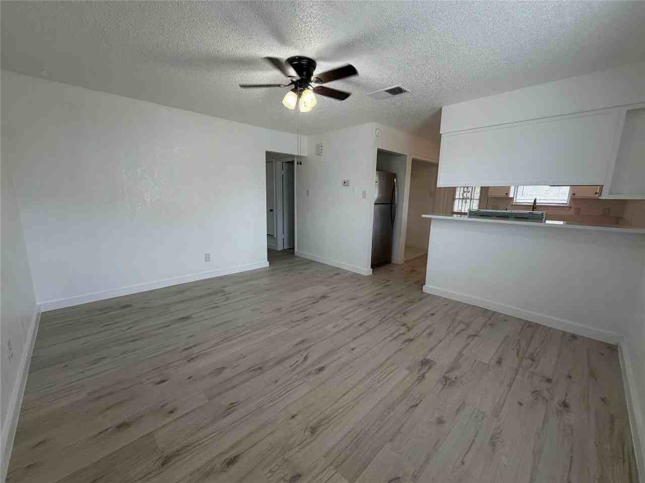 2600 Nw 21st St - Photo 2 of 10
