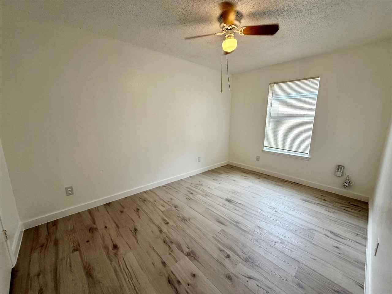 2600 Nw 21st St - Photo 6 of 10