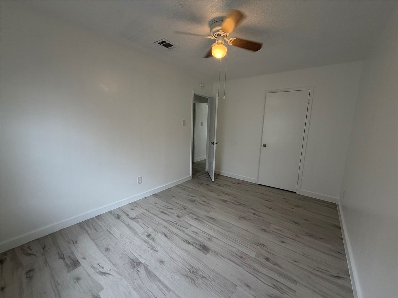 2600 Nw 21st St - Photo 7 of 10