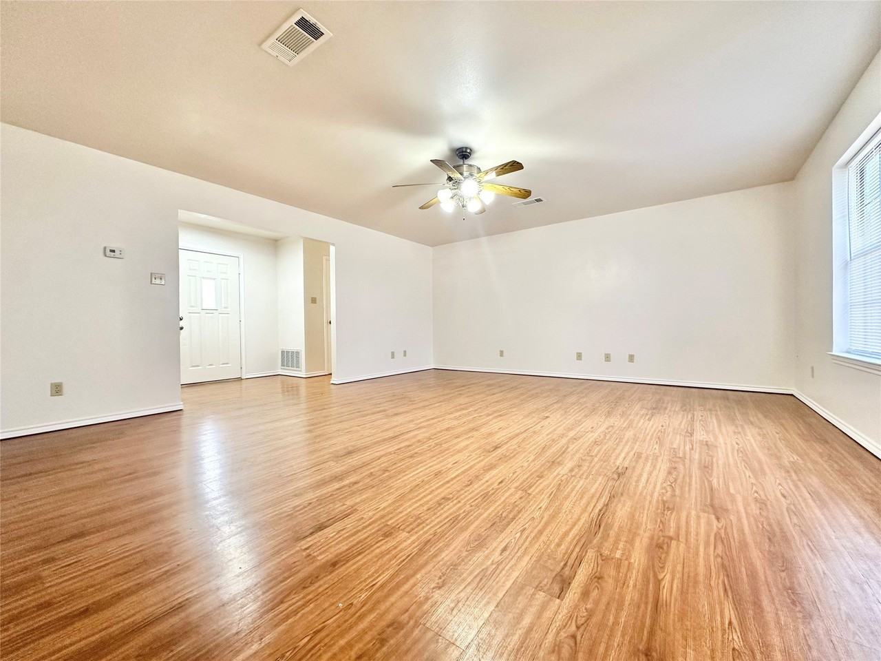 8869 Liberty Rd - Photo 4 of 25