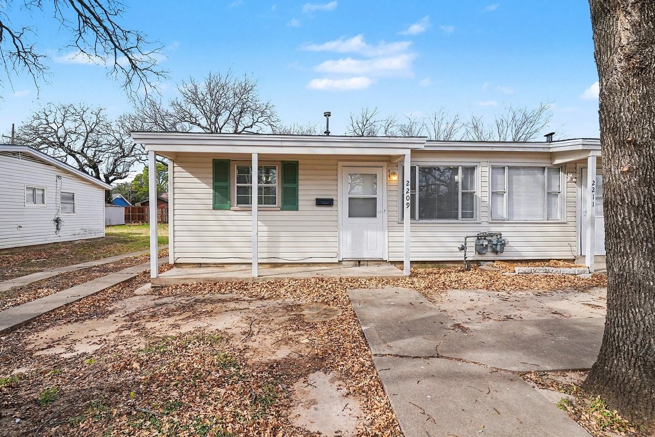 2209 Barbell Ln - Photo 2 of 26