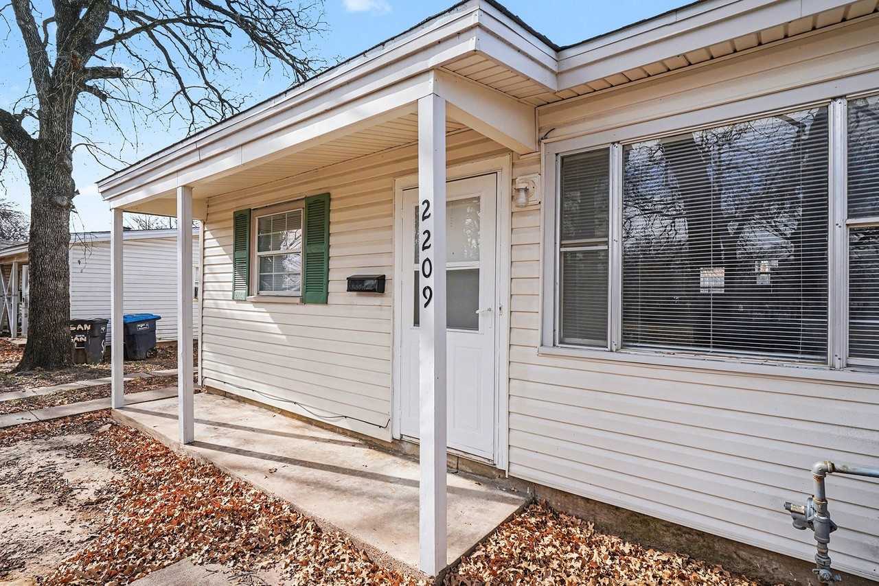 2209 Barbell Ln - Photo 3 of 26