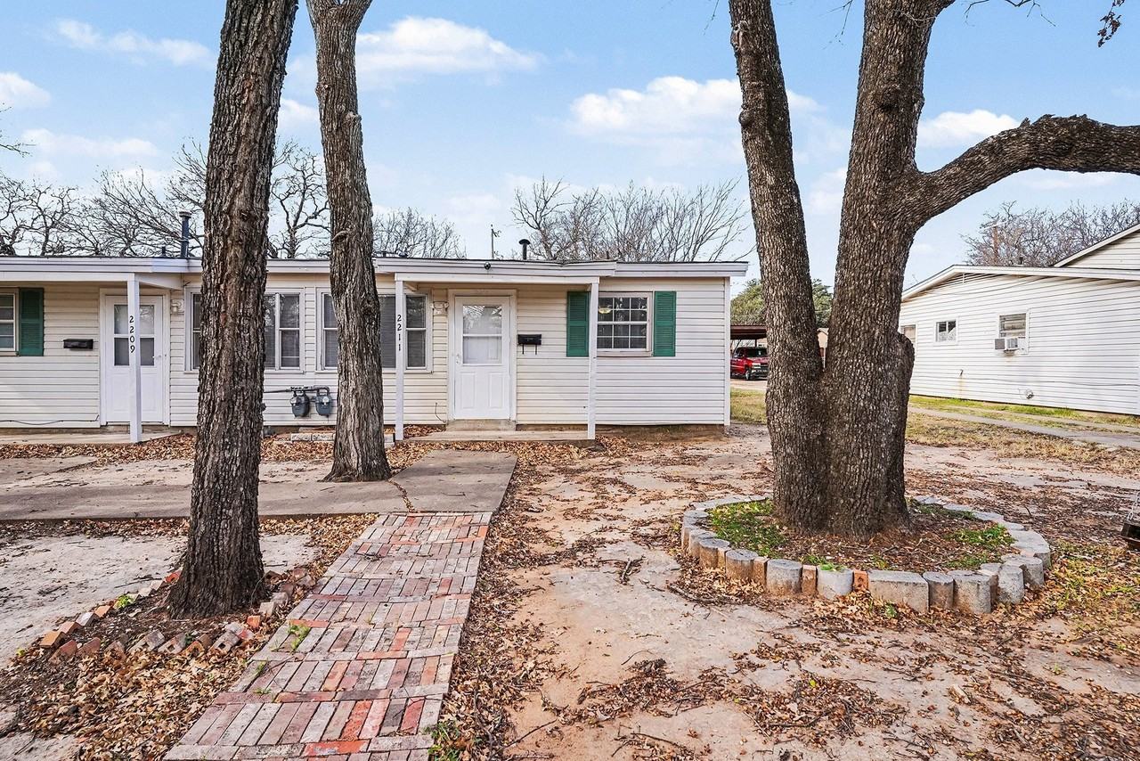 2211 Barbell Ln - Photo 2 of 24