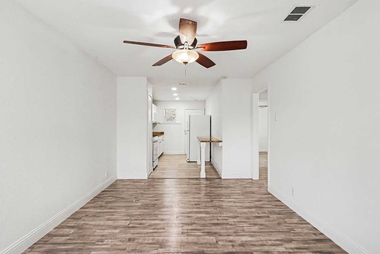 2211 Barbell Ln - Photo 6 of 24