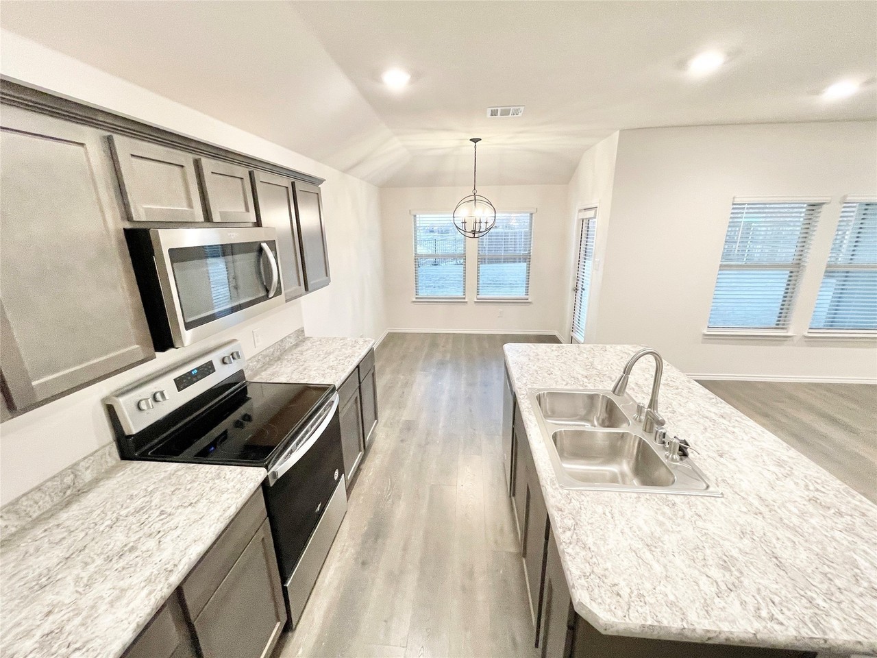 1125 Silver Maple Ln - Photo 6 of 40