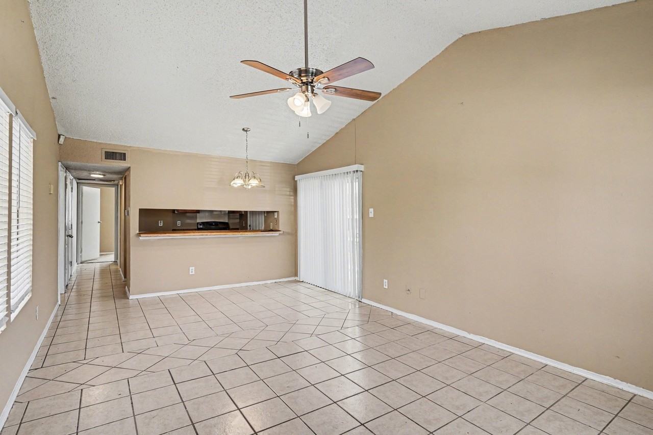 10328 Chelmsford Dr - Photo 4 of 26