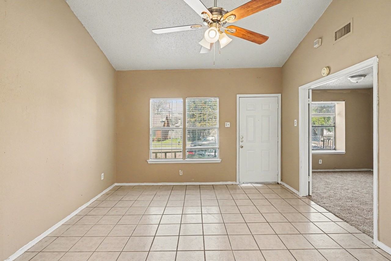 10328 Chelmsford Dr - Photo 5 of 26