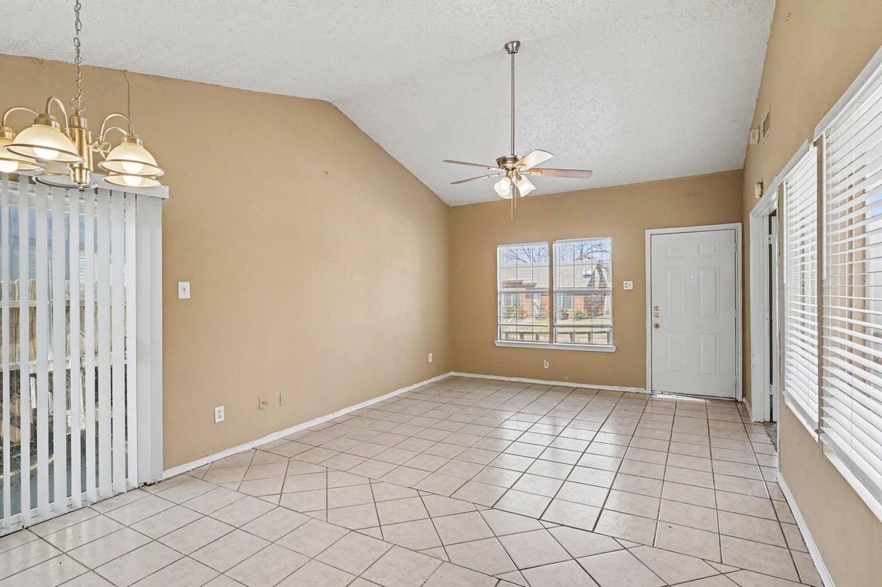 10328 Chelmsford Dr - Photo 7 of 26
