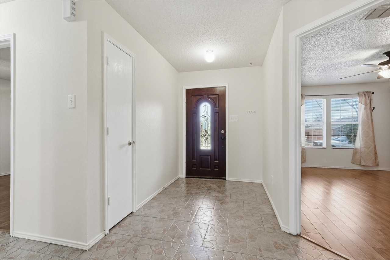 1452 Hickory Creek Ln - Photo 5 of 33