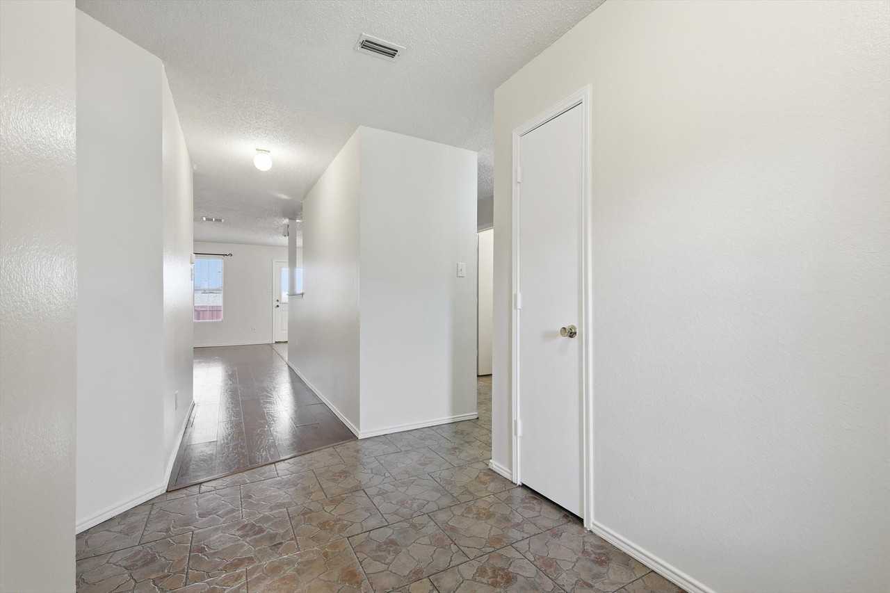 1452 Hickory Creek Ln - Photo 6 of 33