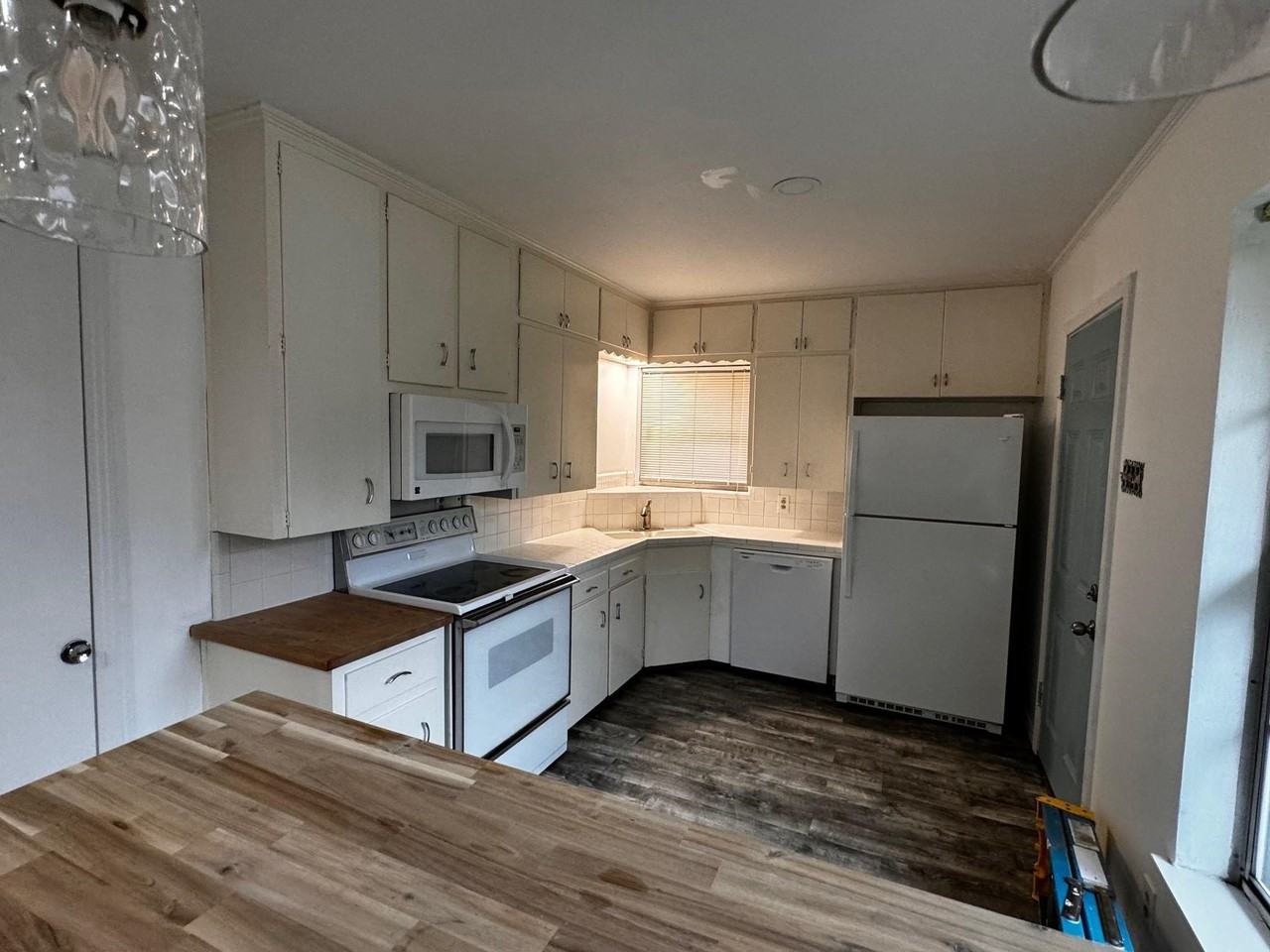 6227 Saint Moritz Ave - Photo 7 of 21
