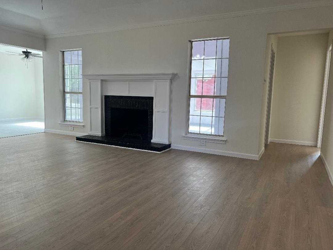 1500 Hyde Park Blvd - Photo 7 of 22