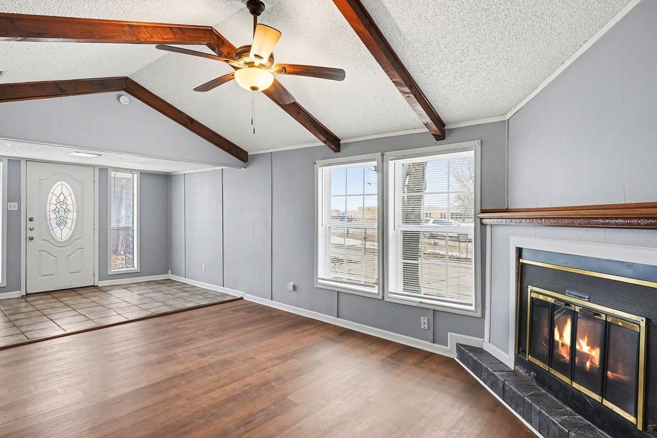 5421 Buchanan St - Photo 7 of 29