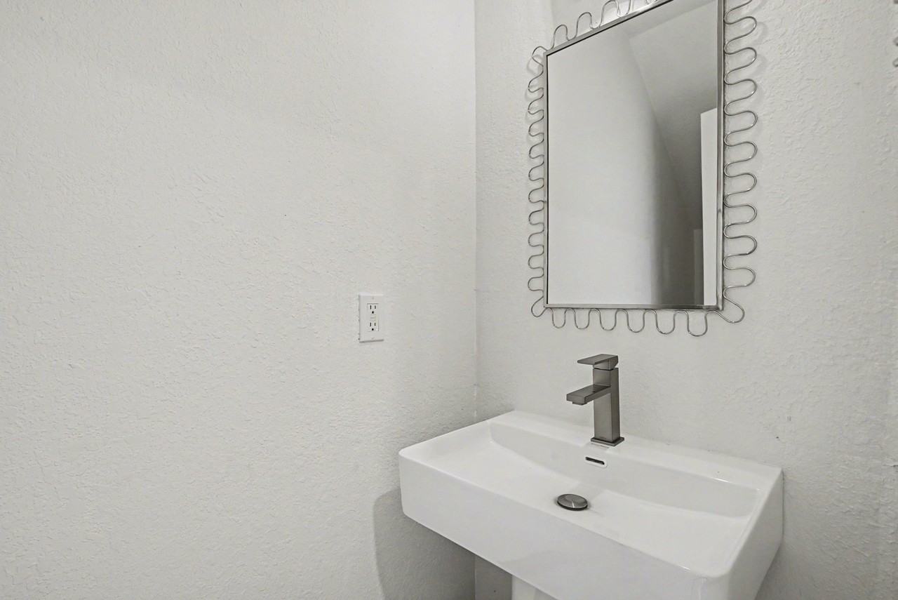 2103 Mistletoe Ave - Photo 5 of 23
