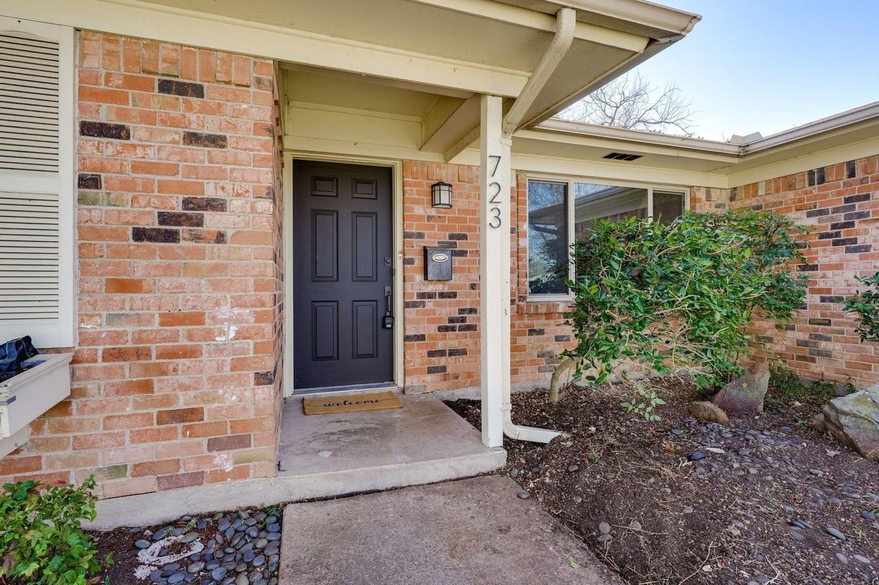 723 Kindred Ln - Photo 2 of 16