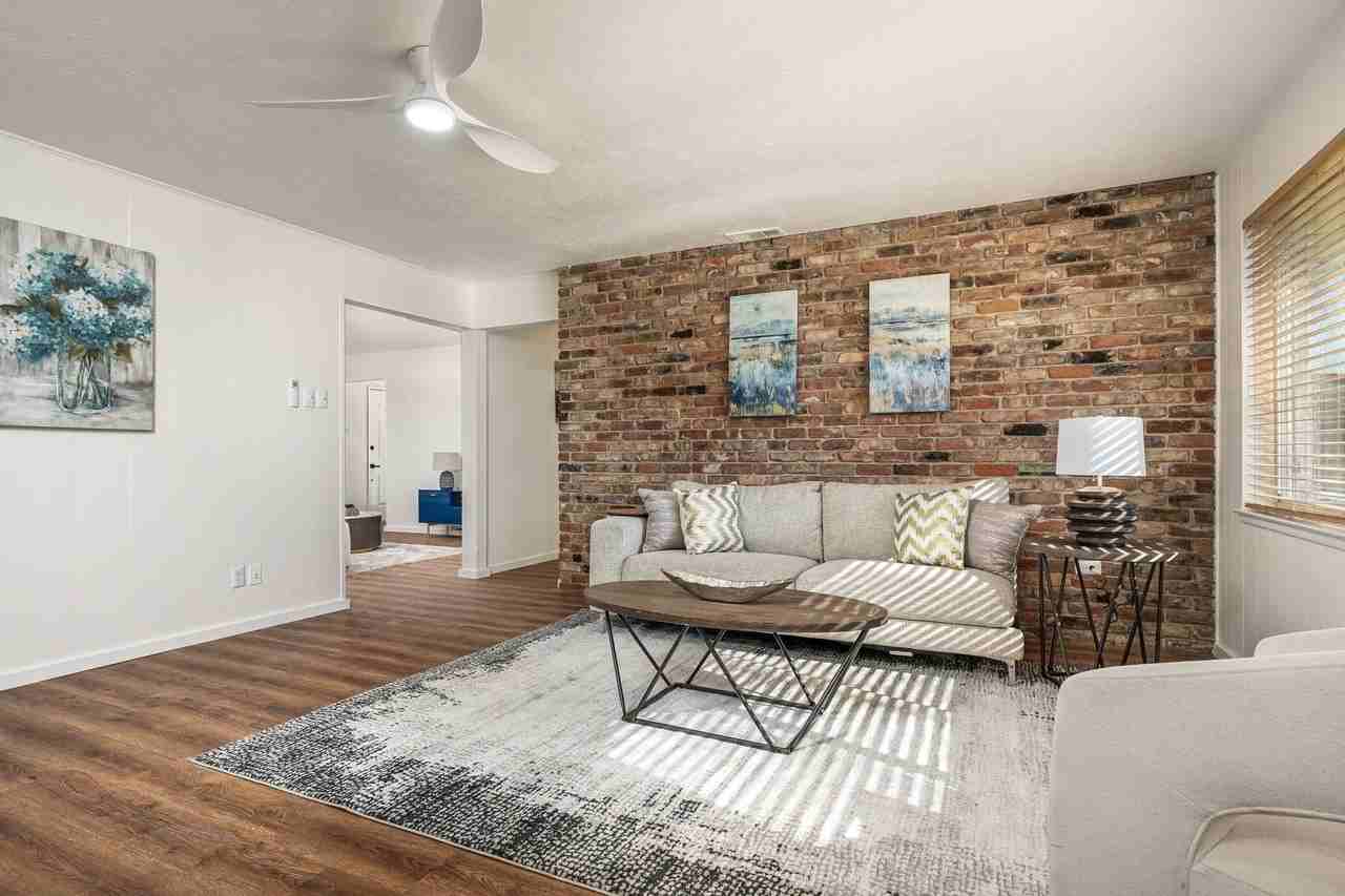723 Kindred Ln - Photo 4 of 16