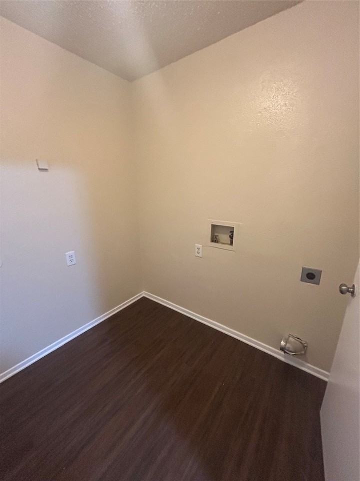 1105 Saturn Dr - Photo 6 of 13