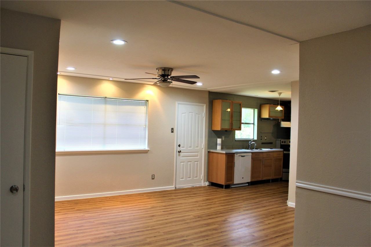 417 Melrose Dr - Photo 2 of 7