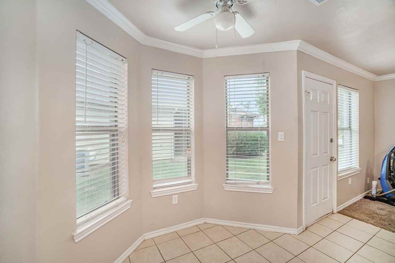 542 Mast Ct - Photo 3 of 22