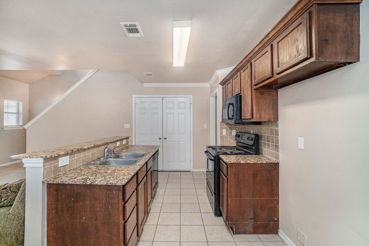 542 Mast Ct - Photo 4 of 22