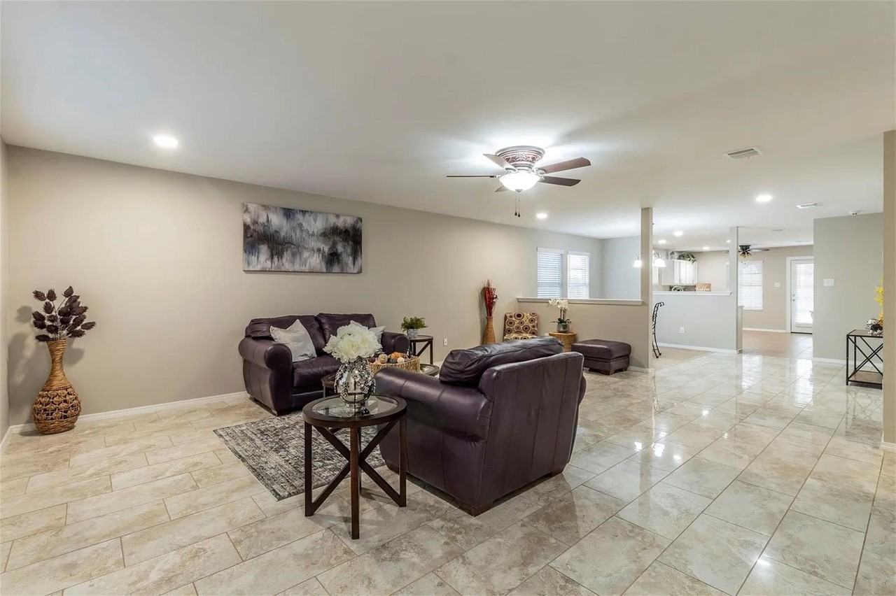 2912 Santa Sabina Dr - Photo 2 of 5