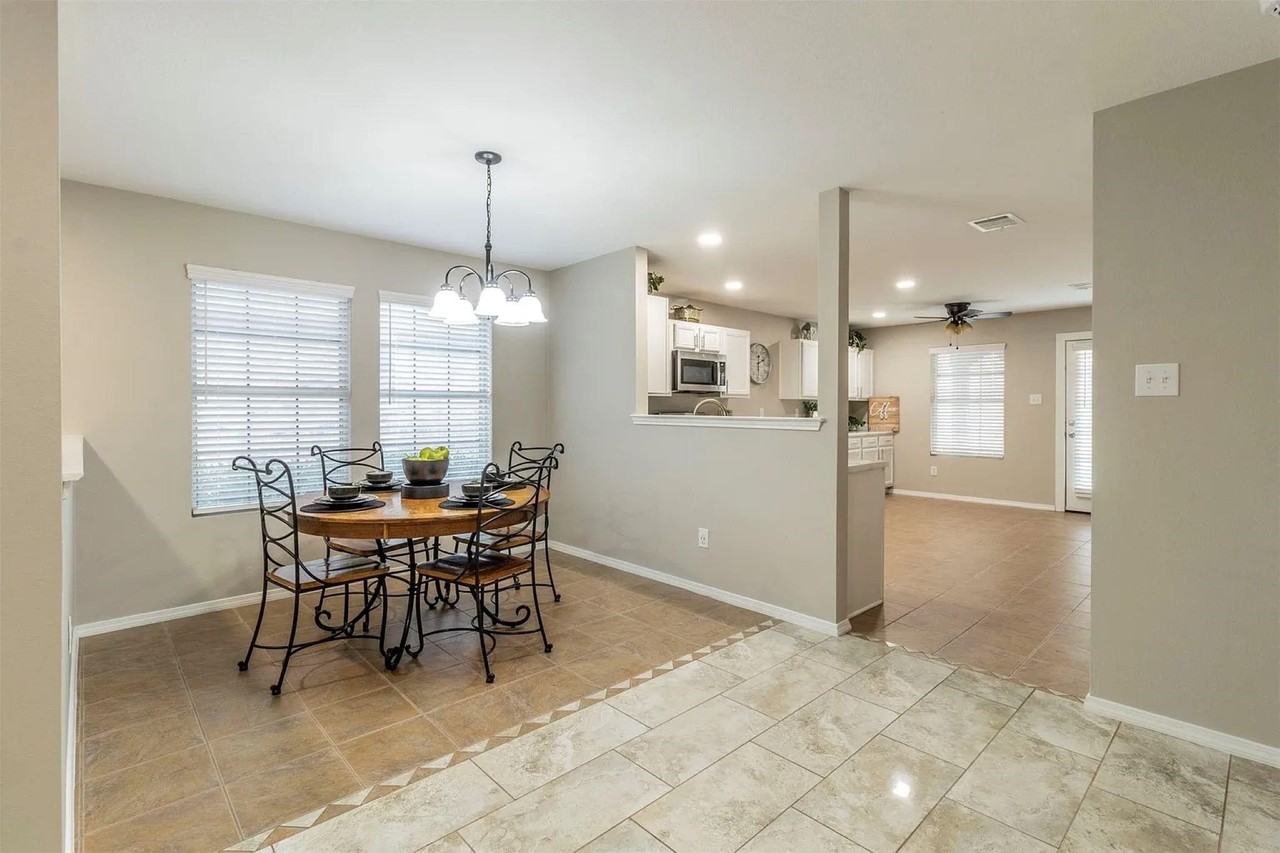 2912 Santa Sabina Dr - Photo 3 of 5