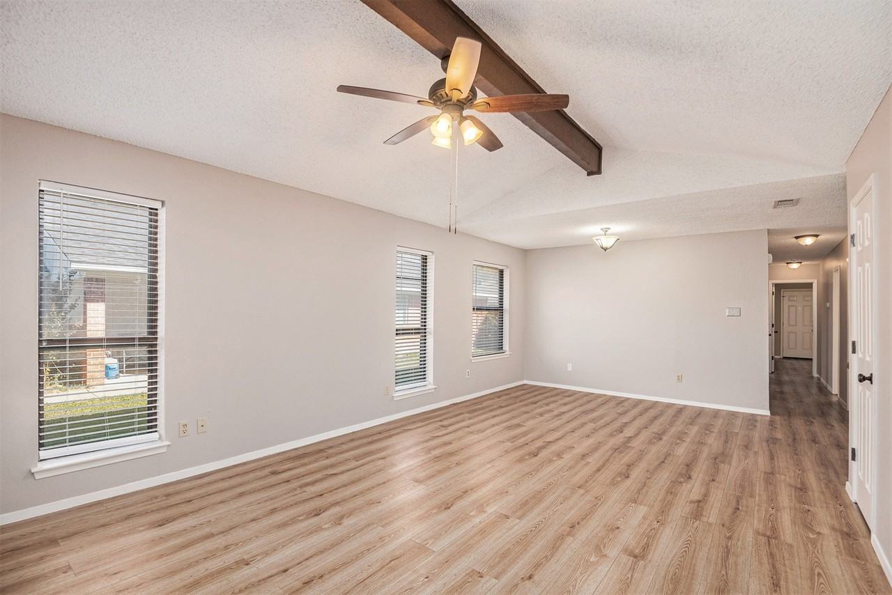 617 S Las Vegas Trl - Photo 6 of 24