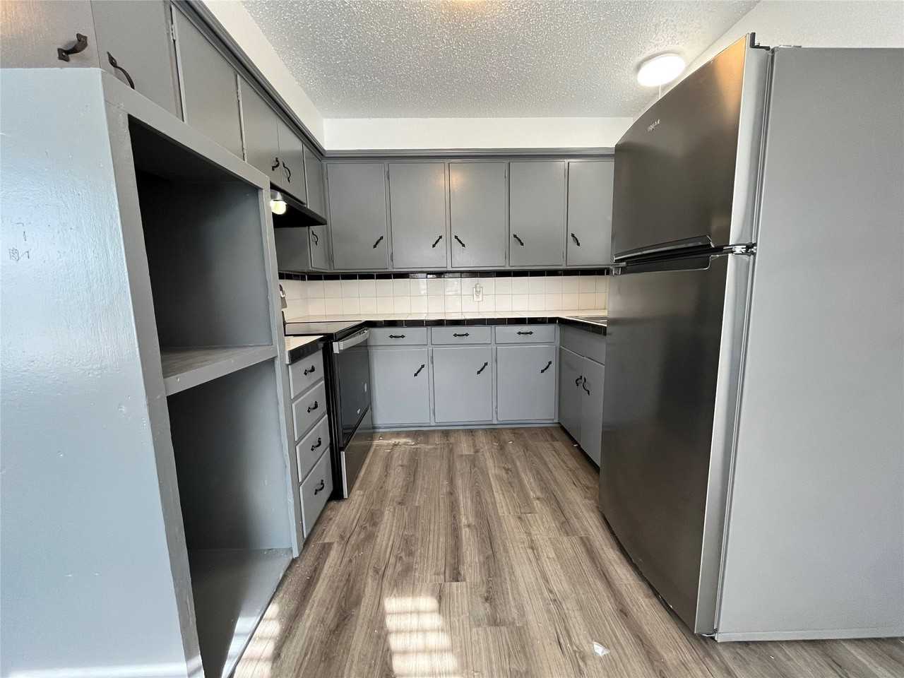 2526 Louise St #A - Photo 6 of 14