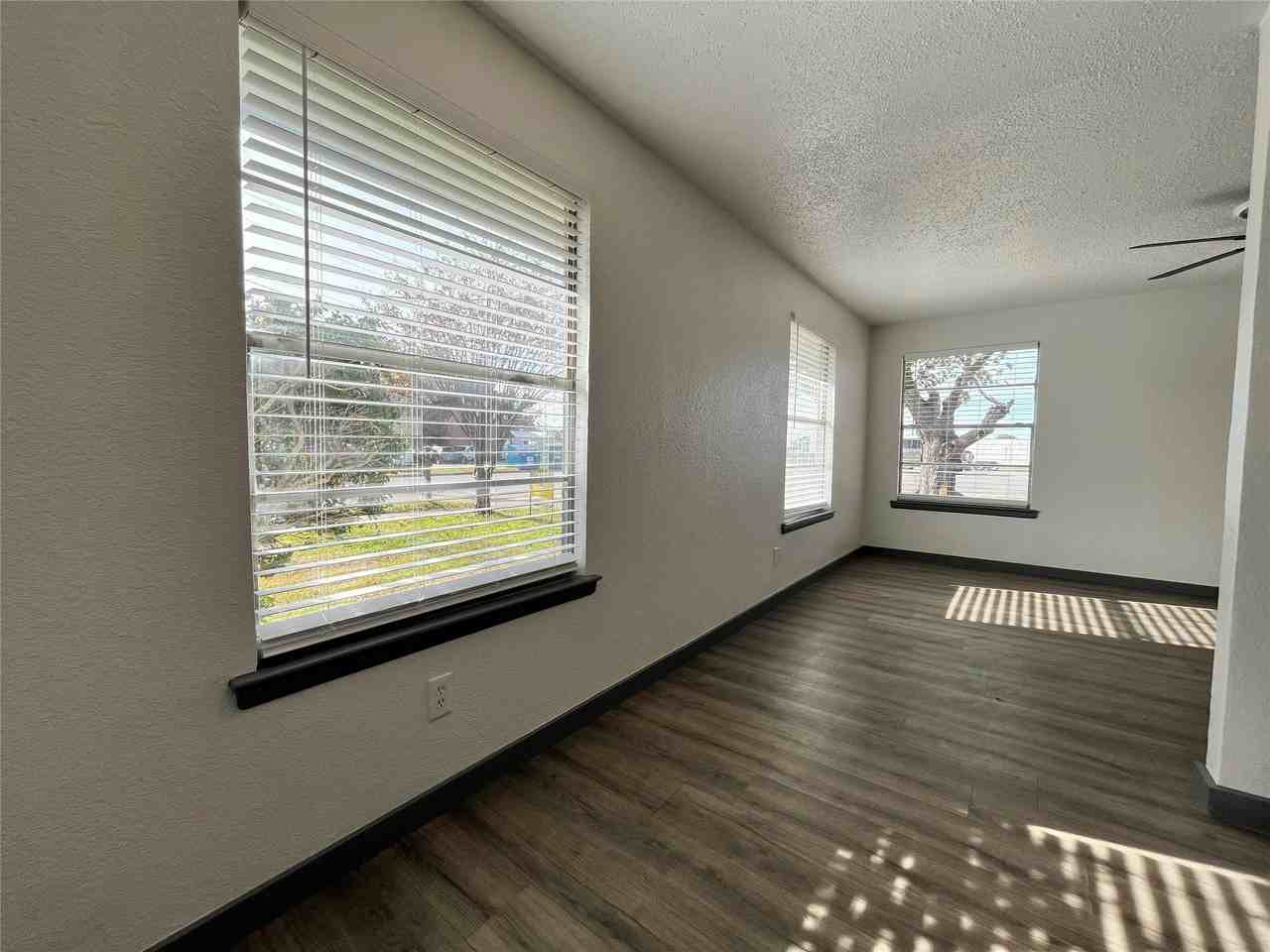 2526 Louise St #A - Photo 7 of 13