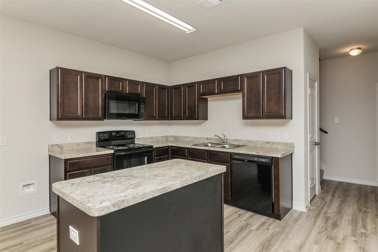 2804 Redhead Pl - Photo 3 of 16