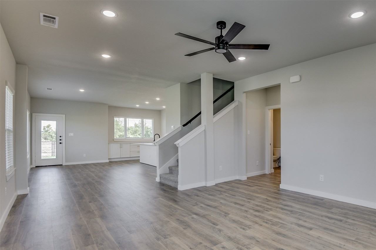 4240 Clovis Ct - Photo 2 of 19