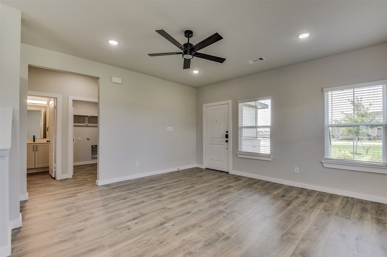 4240 Clovis Ct - Photo 3 of 19