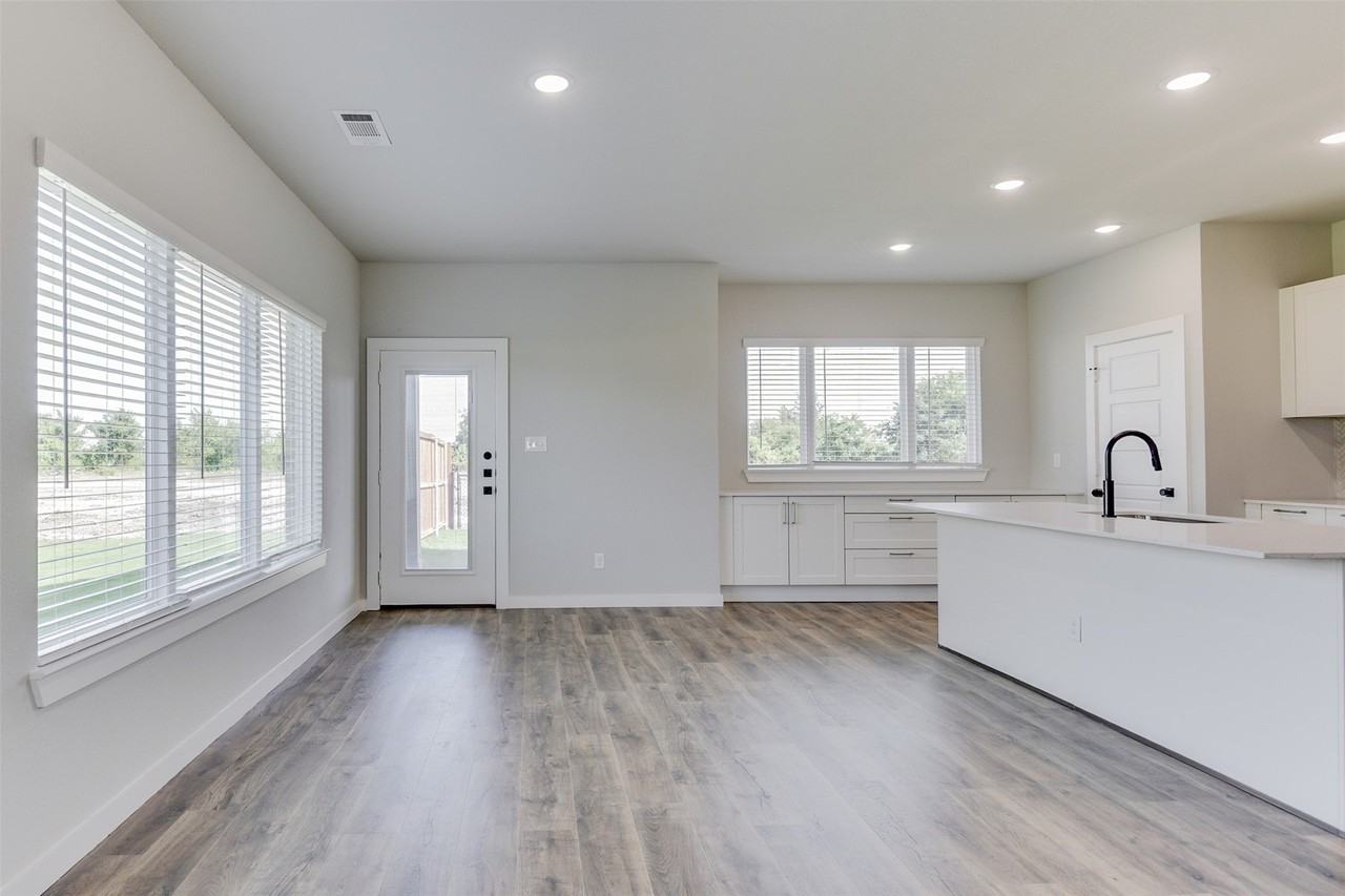 4240 Clovis Ct - Photo 4 of 19