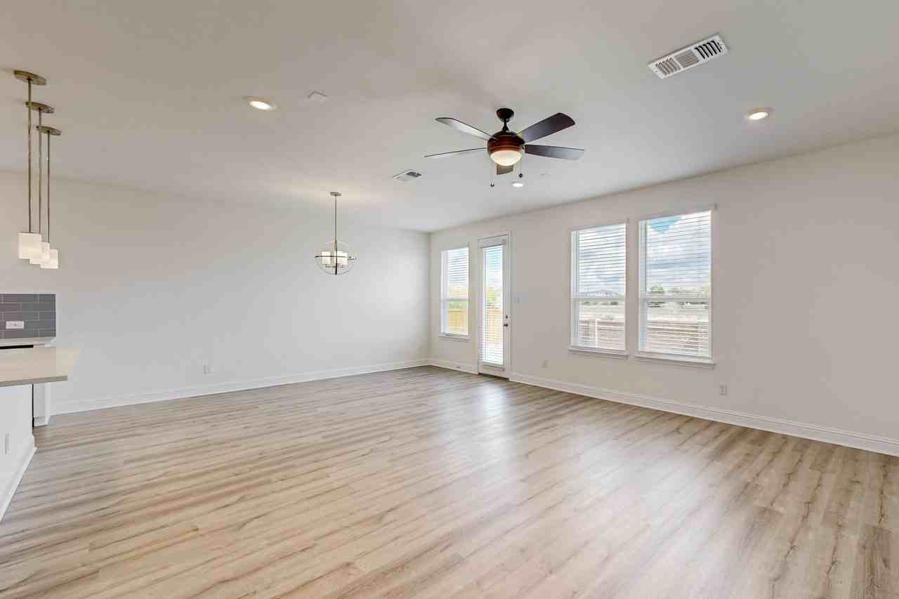 353 Princewood Dr - Photo 6 of 30