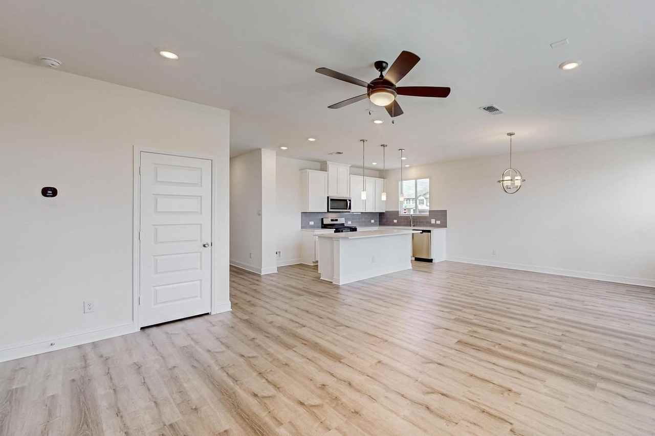 353 Princewood Dr - Photo 7 of 30