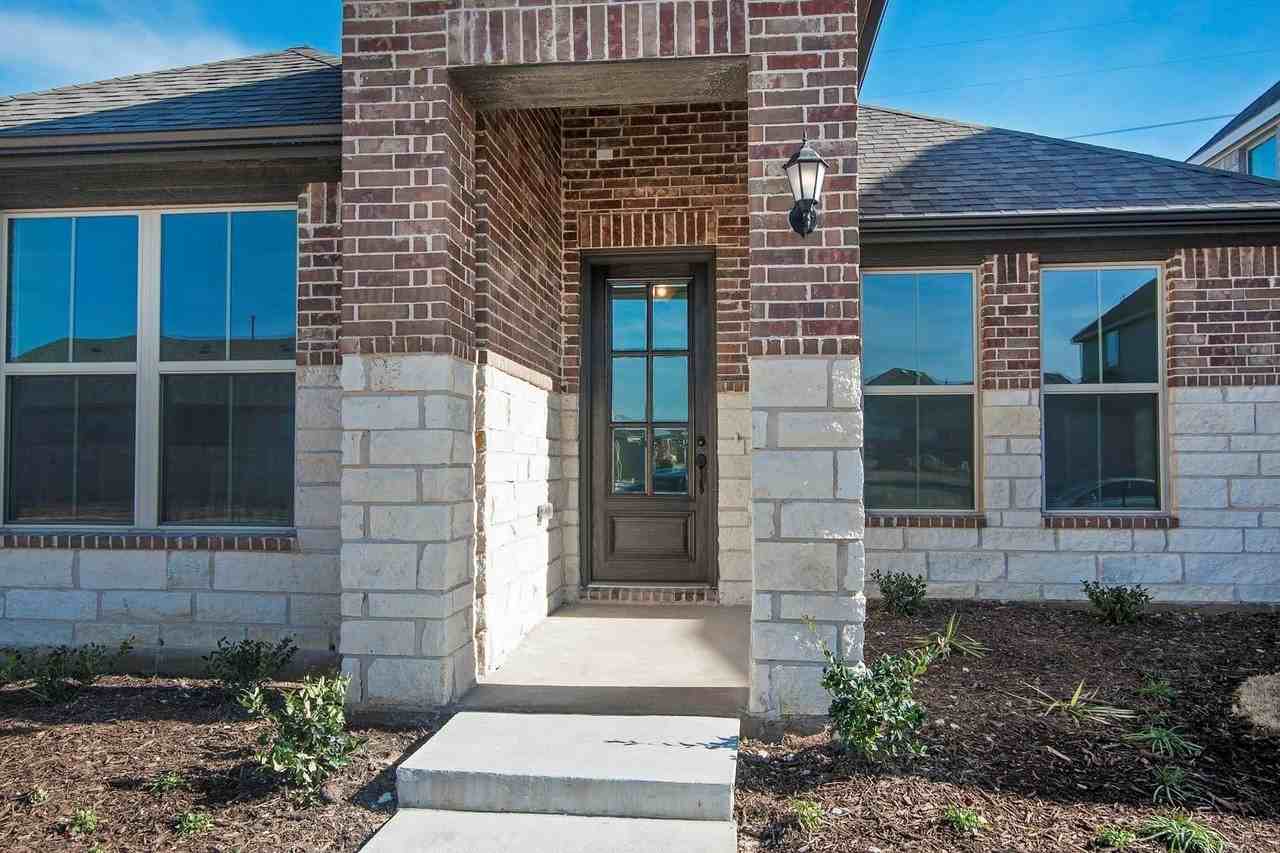 816 Trailside Ln - Photo 3 of 38