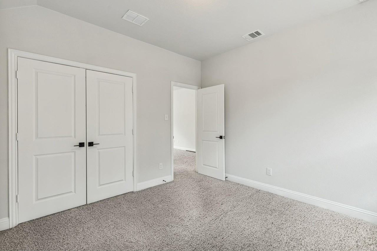 2821 Woodland Ct - Photo 3 of 10