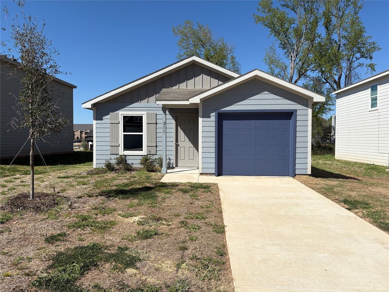 211 Blue Bird Ln