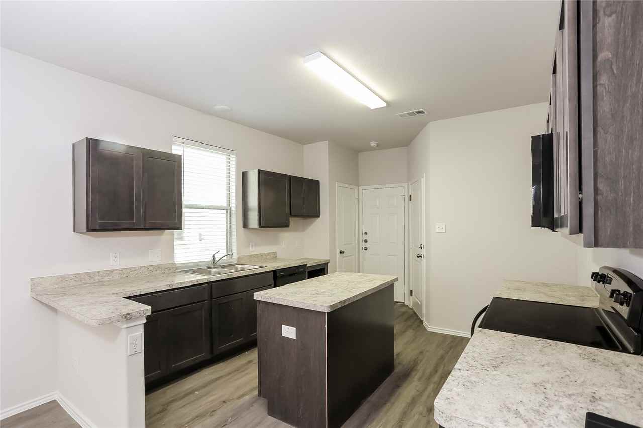 5640 Willamette Dr - Photo 3 of 16