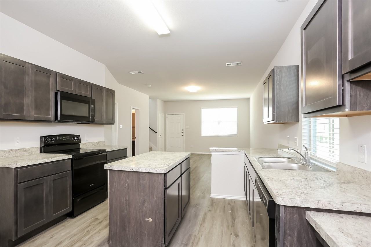 5640 Willamette Dr - Photo 4 of 16