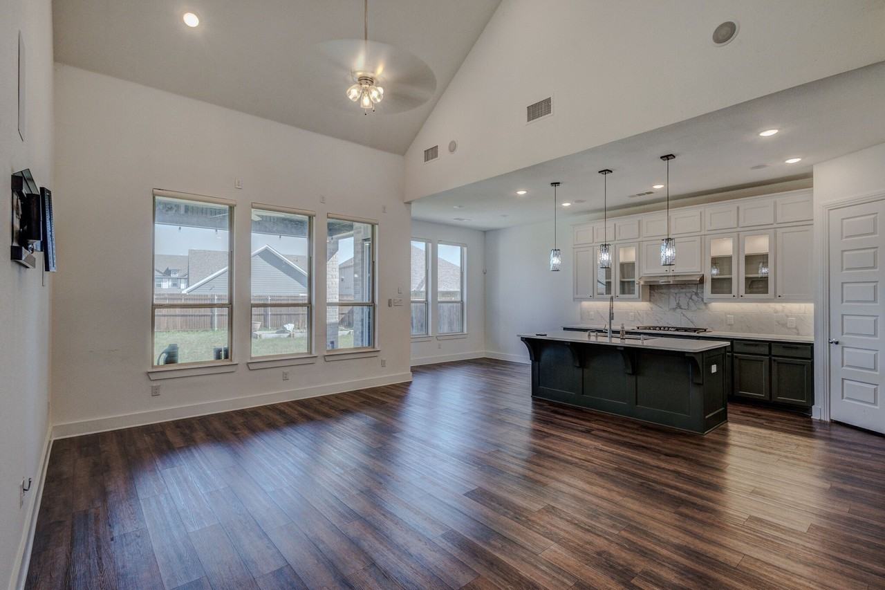 4051 Delta Dr - Photo 2 of 35