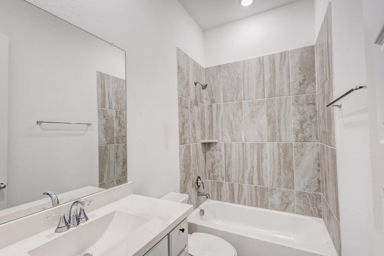4051 Delta Dr - Photo 4 of 35