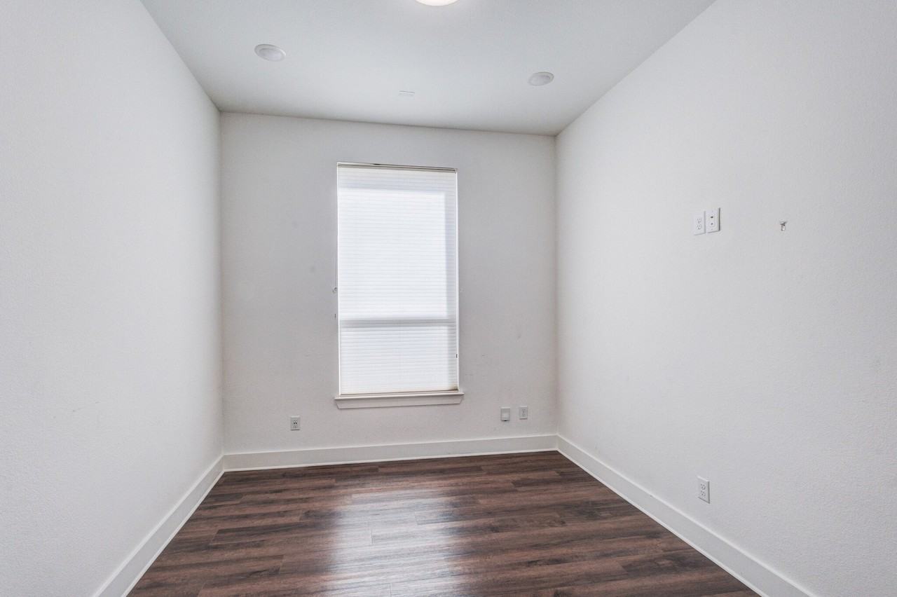 4051 Delta Dr - Photo 5 of 35