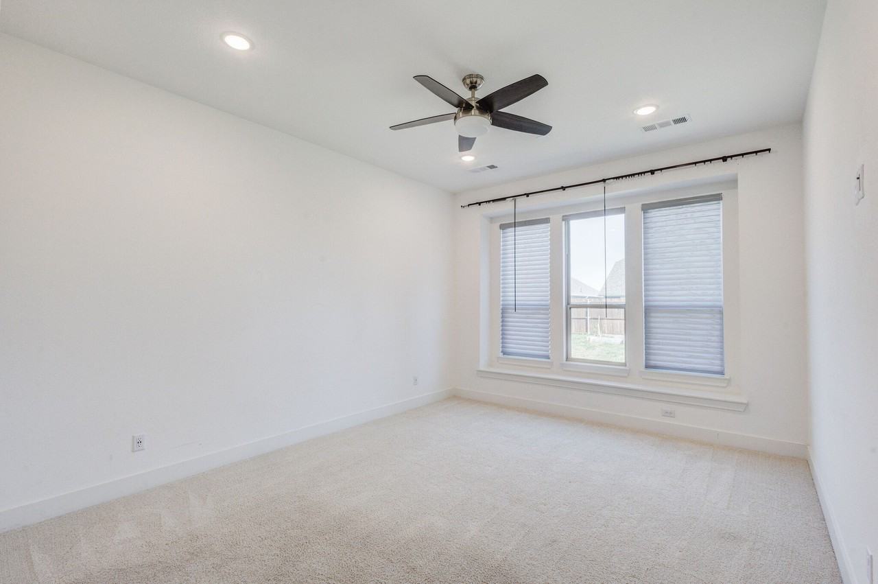 4051 Delta Dr - Photo 6 of 35