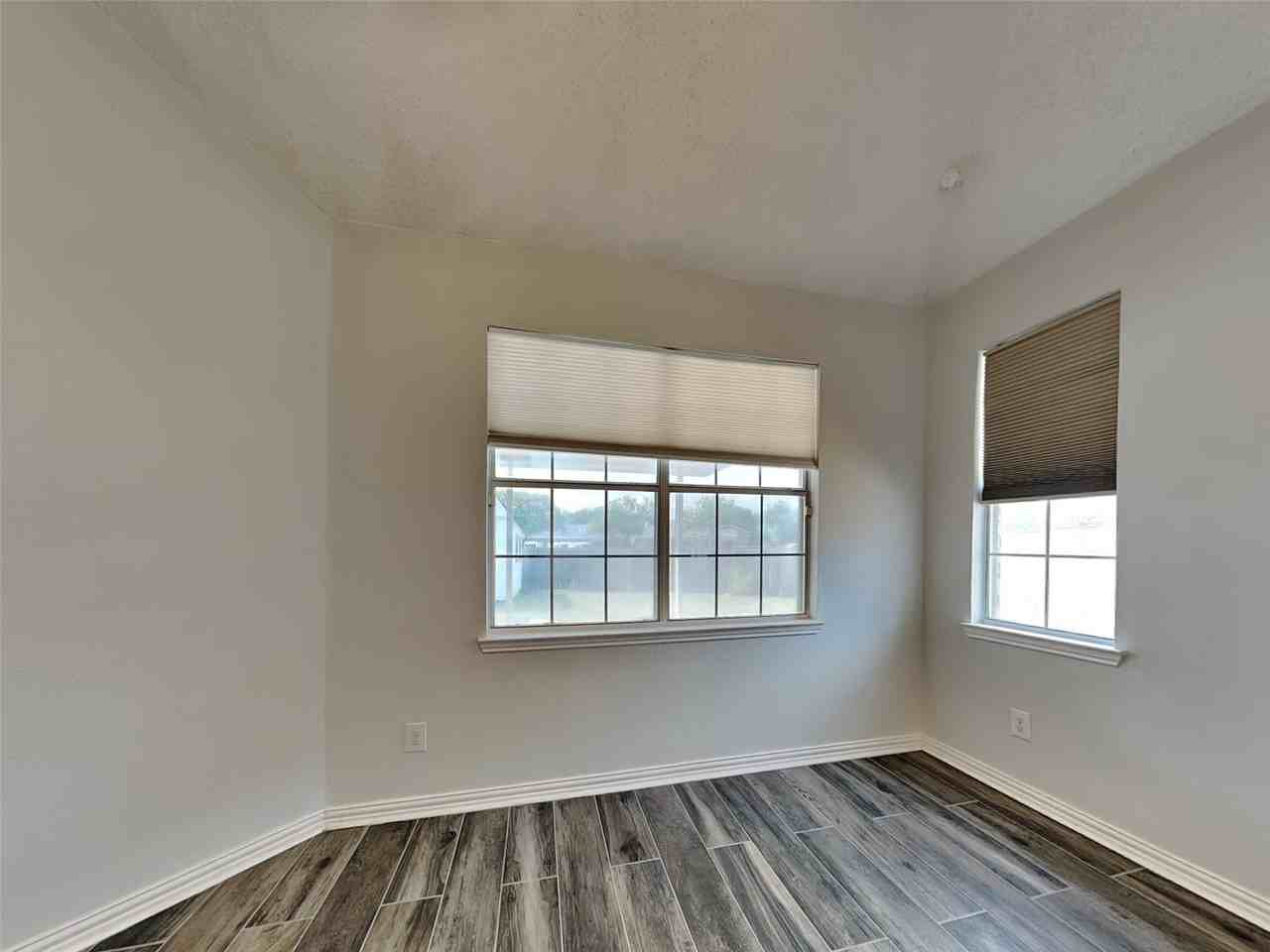 7513 Silverthorn Dr - Photo 7 of 15